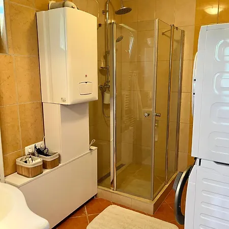Villa Budapest Airport Smiley House Gyal